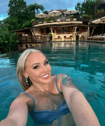 Стервозная красавица с шикарной фигурой приглашает в гости и в гарантирует незабываемые впечатления. Жду тебя, мой красавчик, для приятного времяпровождения. 121, 30 лет