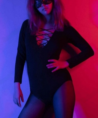 Элегантная и страстная красавица ждет встречи с истинным джентльменом. Готова расслабить тебя и удовлетворить все твои сокровенные желания. Позволь себе окунуться в мир страсти и наслаждения в моих объятиях. Звони, я жду! 12136, 25 лет